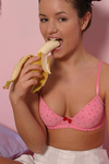 Gorgeous brunette teen, Britney Lightspeed is looking phenomenal getting her daily dose of fruitsàlu